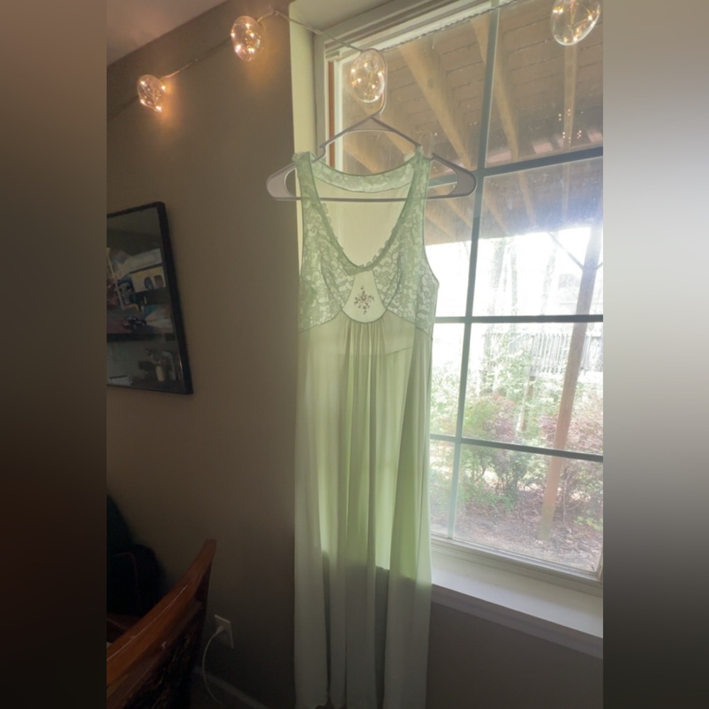 Vintage green Shadowline night gown with robe